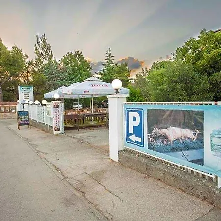 Riviera, Starigrad Paklenica Старий Град